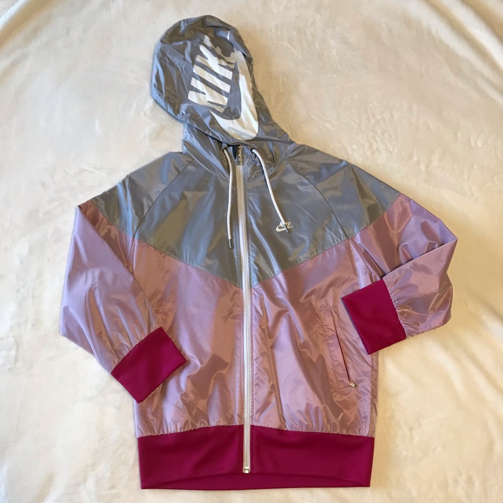 PRICE DROP!! ONLY 1 HOUR. Nike windbreaker.